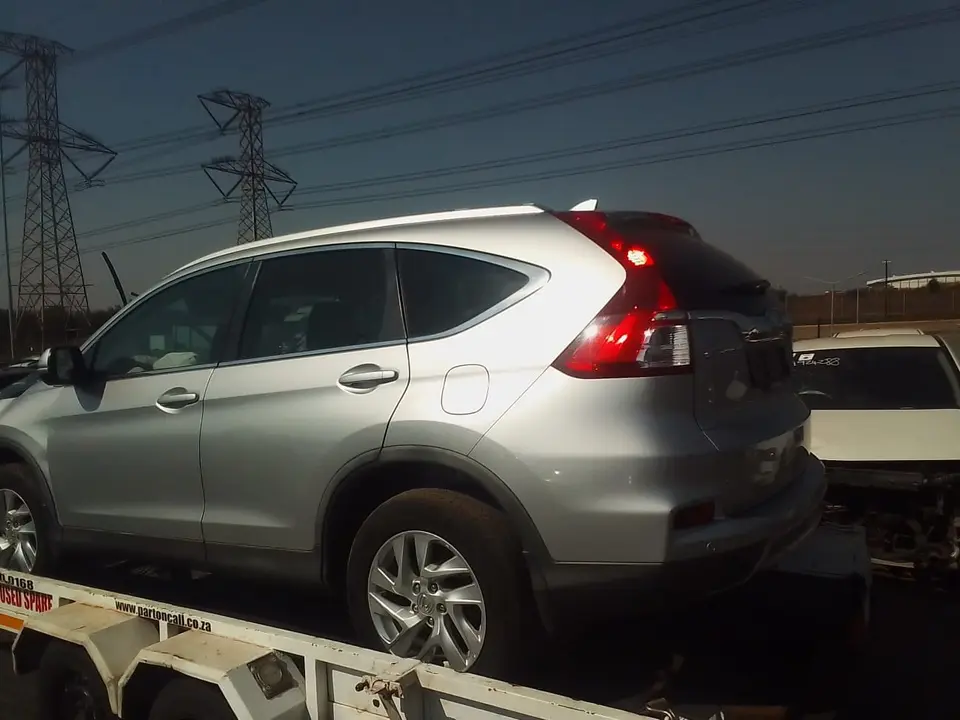 2016 Honda CR-V being stripped for spares