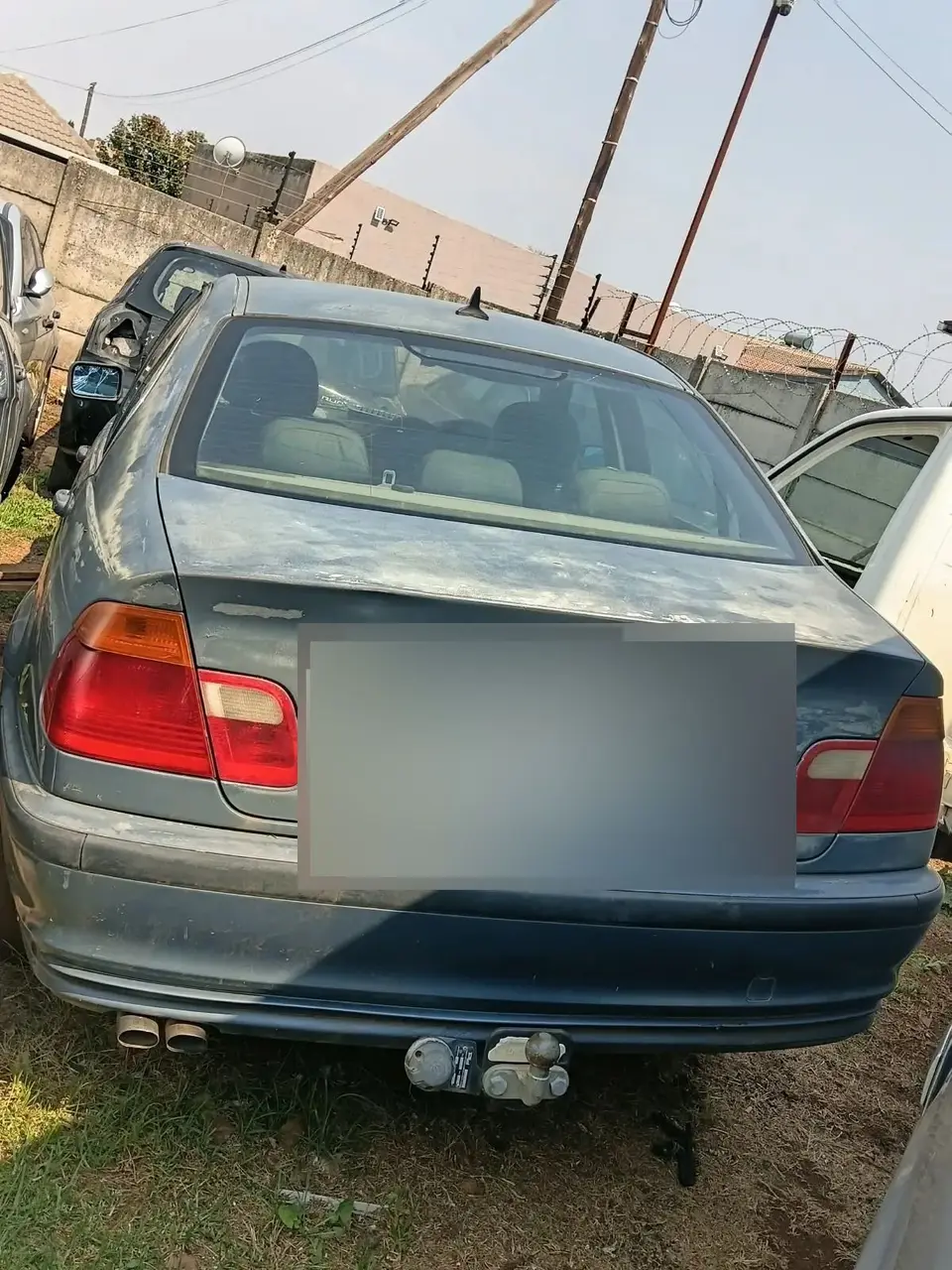 1998 BMW 3 Series being stripped for spares