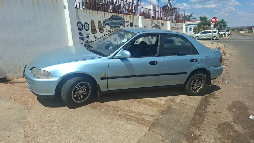 1997 Honda Civic being stripped for spares