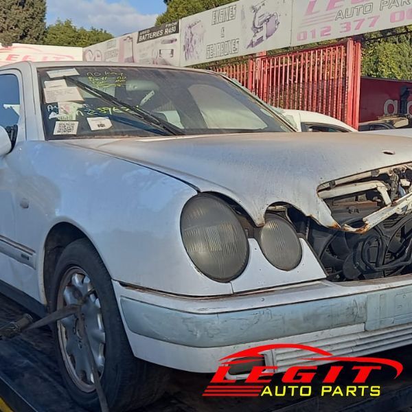 1995 Mercedes Benz E280 Stripping for spares